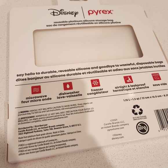 NWT Pyrex Disney Mickey Mouse Sandwich Size Silicone Storage Bag - Picture 2 of 2
